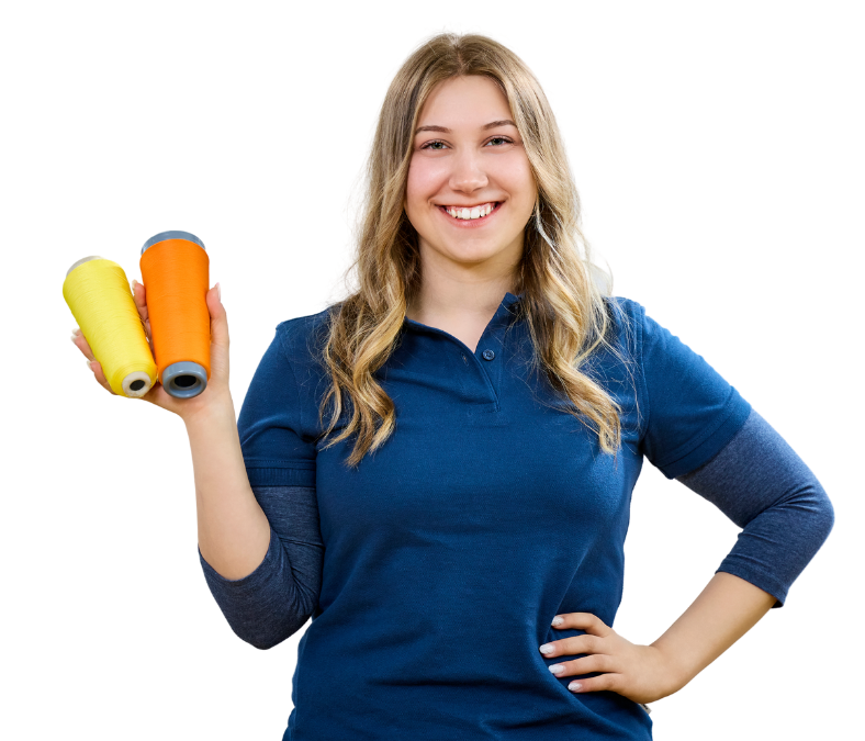 Junge Frau mit zwei Garnrollen