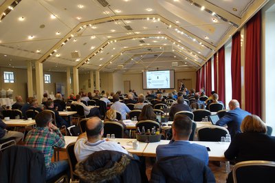 Auch in diesem Jahr zeigte sich das Bamberger Seminar für Orthopädie und Unfallchirurgie wieder gut besucht Auch in diesem Jahr zeigte sich das Bamberger Seminar für Orthopädie und Unfallchirurgie wieder gut besucht