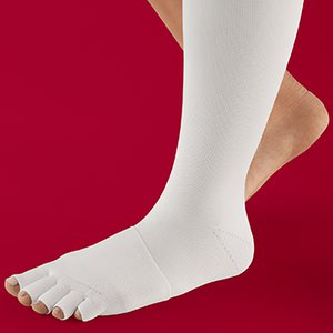 Zweiteilige Versorgung aus Beinstrumpf und Zehenkappe Zweiteilige Versorgung aus Beinstrumpf und Zehenkappe