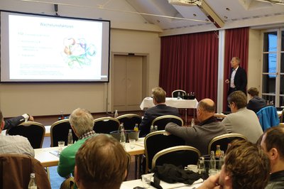 Biologischen Therapieansätzen widmete sich der Vortrag von Dr. med. Wolfgang Willauschus Biologischen Therapieansätzen widmete sich der Vortrag von Dr. med. Wolfgang Willauschus