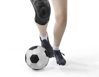 Vooral bij voetballers komen enkelblessures vaak voor.