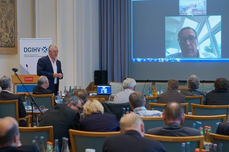 Vorstandsvorsitzender Klaus-Jürgen Lotz während der ersten Fachtagung der DGIHV