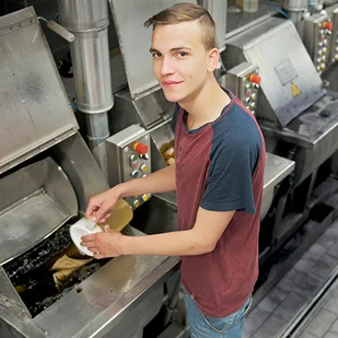 Lukas erklärt im Interview seinen vielfältigen Arbeitstag.