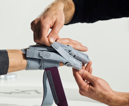 Push ortho Handorthese DPT Anpassung Fingerteil