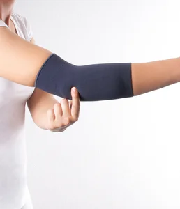 Ellenbogenbandage Dynamics anziehen Ofa Bamberg