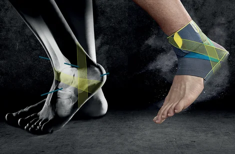 Wirksamer Schutz vor Supinationstraumata: Die Push Sports Knöchelbandage Kicx sichert das Sprunggelenk nach dem Tape-Prinzip.