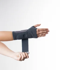 Dynamics Handgelenkbandage verschließen