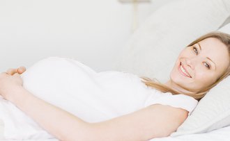 Viele Lipödem-Patientinnen machen sich Sorgen, dass sich die Erkrankung in der Schwangerschaft verschlimmern könnte.