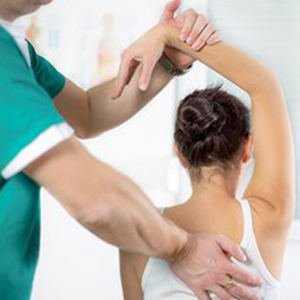 Bewegungsübungen sind ein wichtiger Baustein der Schmerztherapie. Bewegungsübungen sind ein wichtiger Baustein der Schmerztherapie.