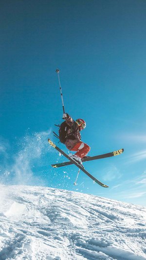 Beim Skifahren ist oftmals das Kreuzband betroffen. Beim Skifahren ist oftmals das Kreuzband betroffen.