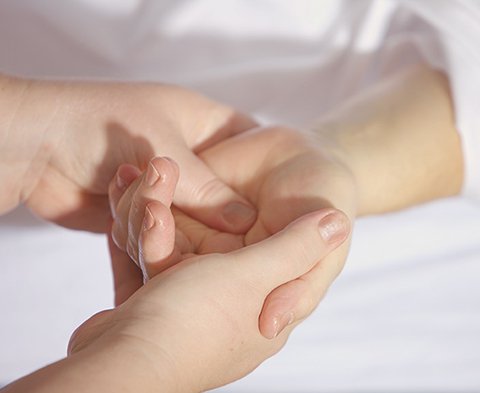 Eenvoudig medisch onderzoek kan de diagnose peesschedeontsteking al leveren.