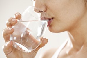 Viel Trinken regt den Stoffwechsel an. Viel trinken ist gut für die Haut.